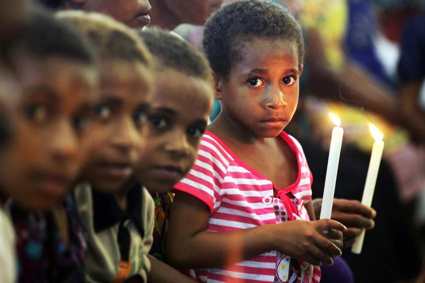 Papua New Guinea, PNG, children, Mass, pray