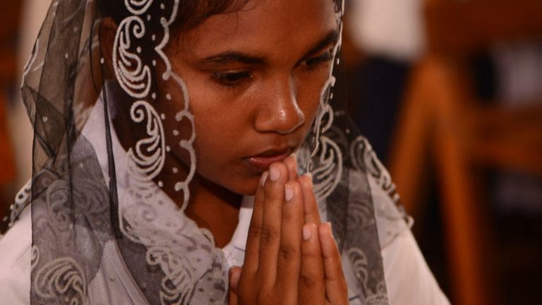 Sri Lanka Girl Praying In M Missio