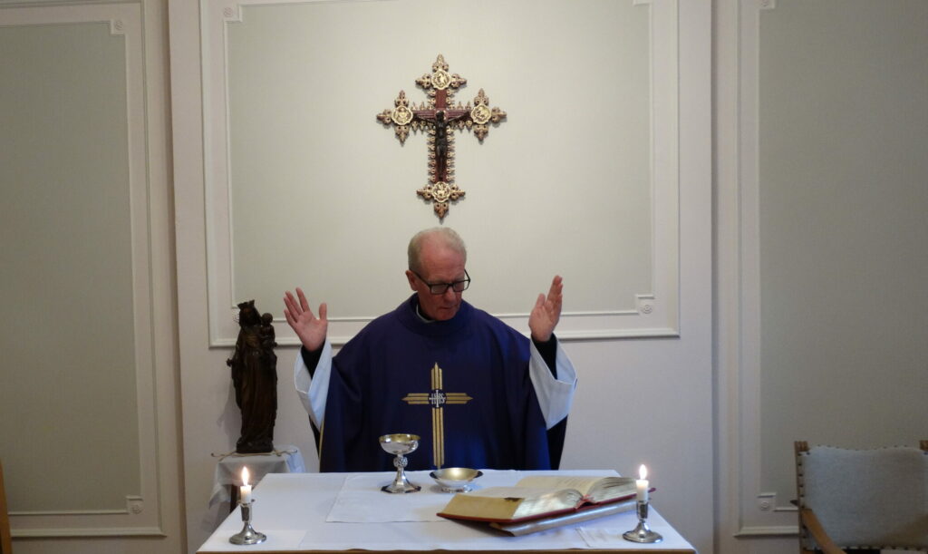 Fr Anthony Chantry in the Missio chapel - Lent
