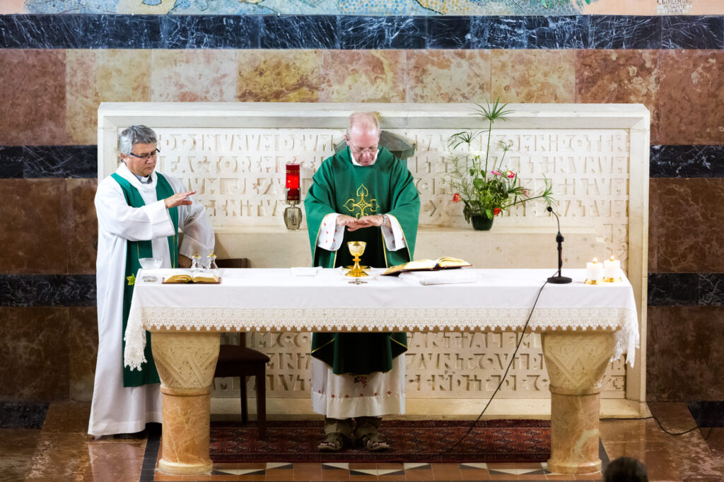 Fr Anthony Chantry (main celebrant) with Fr Abdo Michaël Abdou celebrating Mass in Haifa, Israel (C) Missio/TLouapre